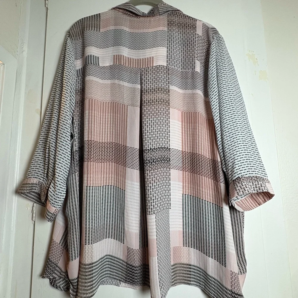 Women's Geometric Patterned Button Front Blouse, 3/4 Sleeves, Size 3XL - Picture 3 of 10